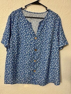 SHEIN Blue Floral Button-Front Blouse